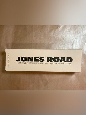 JONES ROAD Just Enough Tinted Moisturizer Light NWT
